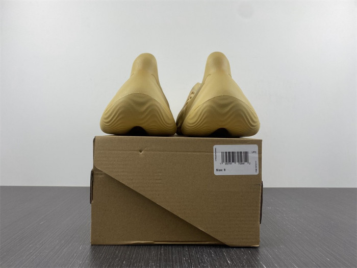 adidas Yeezy Foam RNNR “Desert Sand” GV6843