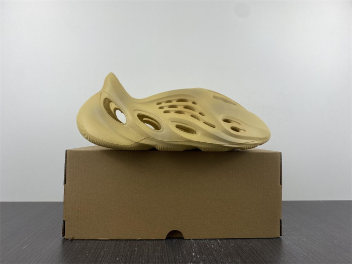 adidas Yeezy Foam RNNR “Desert Sand” GV6843