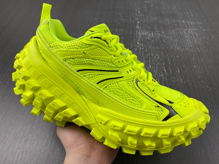 BALCIA DEFENDER SNEAKER