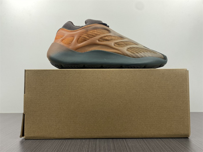 Adidas Yeezy Boost 700 V2 GY4109