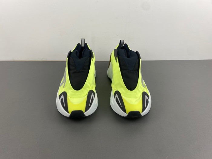 adidas Yeezy Boost 700 MNVN Laceless 