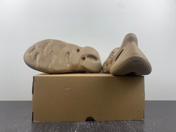 adidas Yeezy Foam RNR Clay Taupe Men