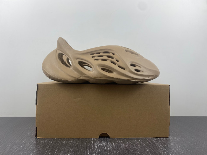 adidas Yeezy Foam RNR Clay Taupe Men