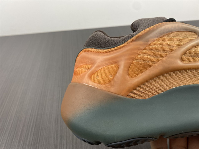 Adidas Yeezy Boost 700 V2 GY4109