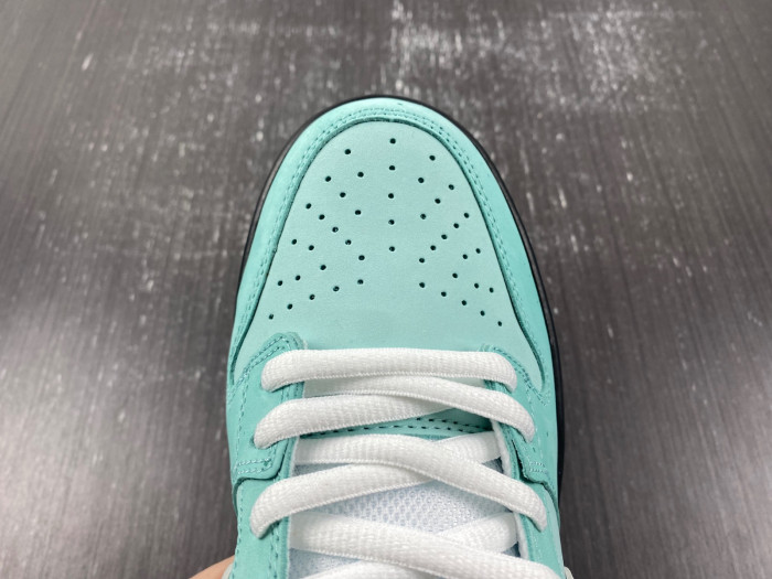 Concepts x TIFFANY CO. x Nike SB Dunk Low BV1310-402