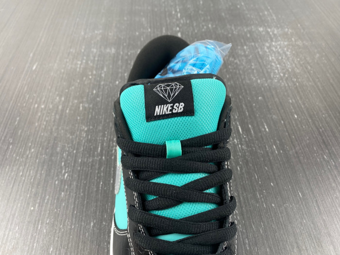 Diamond Supply Co. x Dunk Low Pro SB Tiffany 304292-402