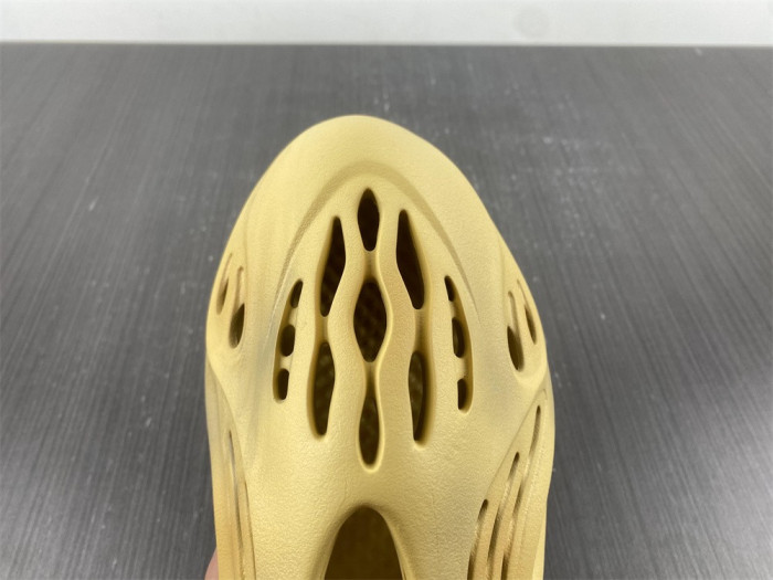 adidas Yeezy Foam RNNR “Desert Sand” GV6843