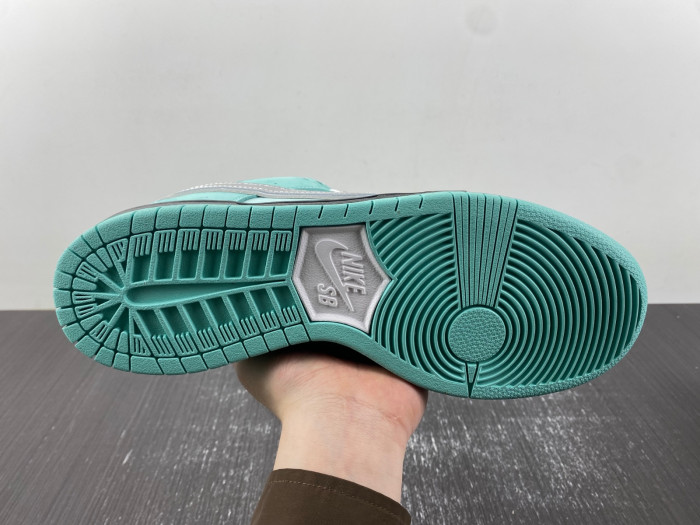 Concepts x TIFFANY CO. x Nike SB Dunk Low BV1310-402