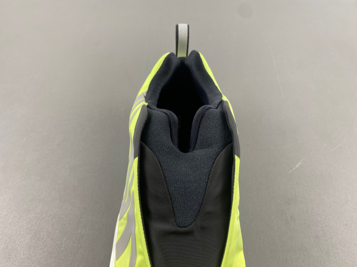 adidas Yeezy Boost 700 MNVN Laceless 