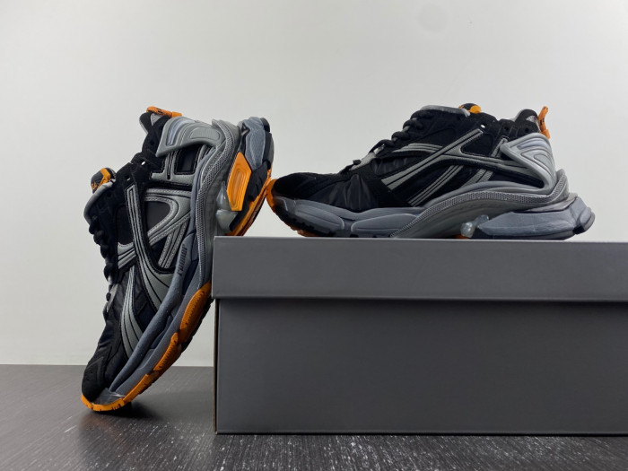 BALCIA RUNNER SNEAKER