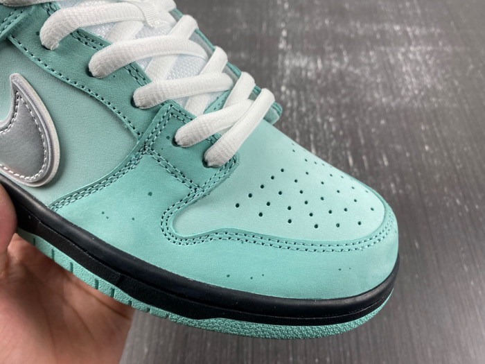 Concepts x TIFFANY CO. x Nike SB Dunk Low BV1310-402