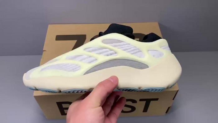 adidas Yeezy 700 V3 