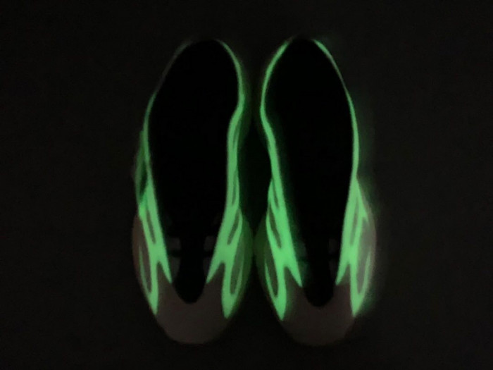 adidas Yeezy 700 V3 