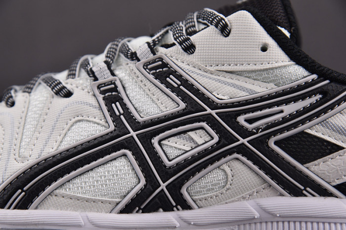 ASICS Gel-kahana 8 White/Black 1011B133-100