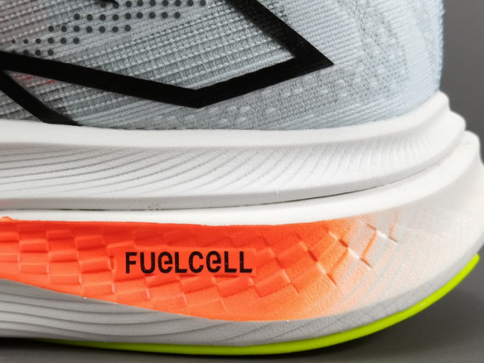 NeW Balance NB Fuel Cell SuperComp Trainer V2 MRCXLG3