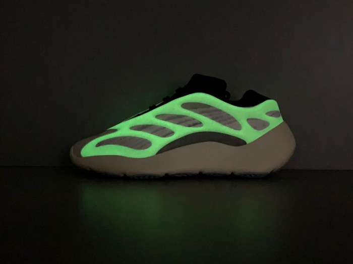 adidas Yeezy 700 V3 