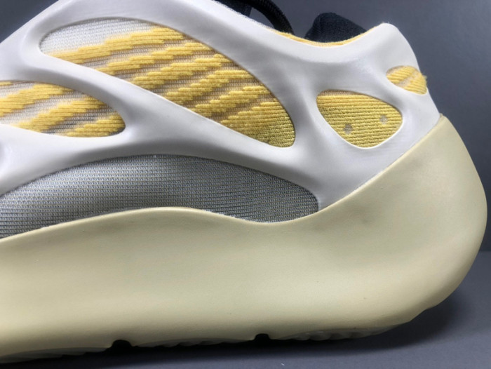 adidas Yeezy 700 V3