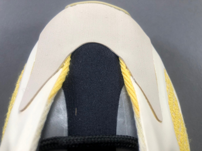 adidas Yeezy 700 V3