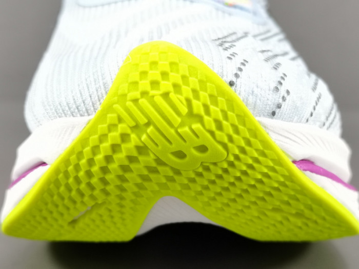 NeW Balance NB Fuel Cell SuperComp Trainer V2 MRCXLG3