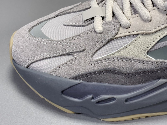 adidas Yeezy Boost 700 V2 