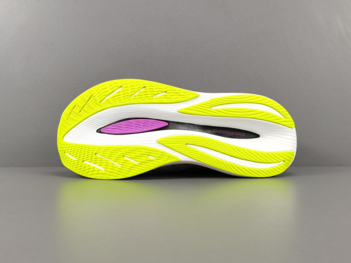NeW Balance NB Fuel Cell SuperComp Trainer V2 MRCXLG3