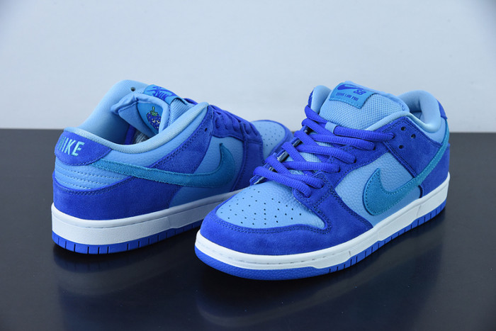 Nike SB Dunk Low Blue Raspberry DM0807-400