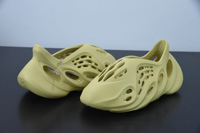 adidas Yeezy Foam RNNR Sulfur GV6775