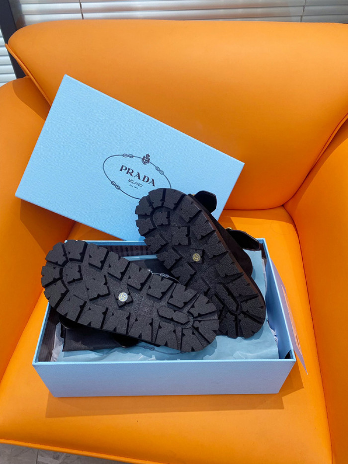 PRADA SLIDE