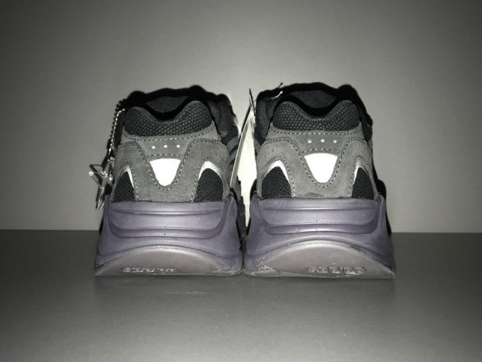 adidas Yeezy Boost 700 V2 Vanta FU6684