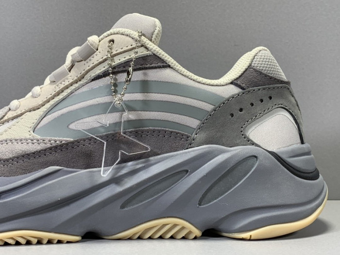 adidas Yeezy Boost 700 V2 