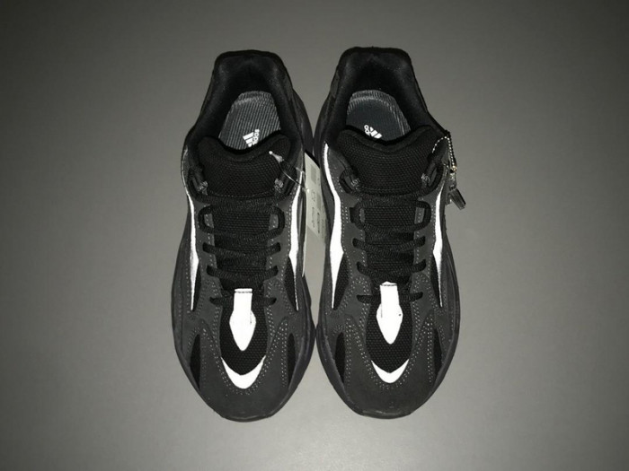adidas Yeezy Boost 700 V2 Vanta FU6684