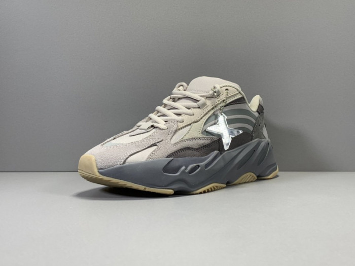adidas Yeezy Boost 700 V2 