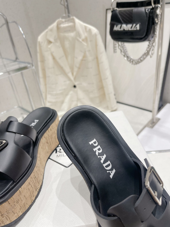 PRADA SLIDE