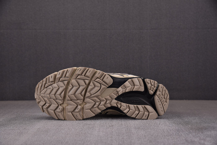 (WMNS) ASICS Gel-Kahana 8 Low-Top Brown 1012A978-201