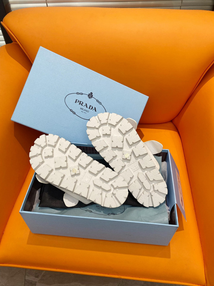 PRADA SLIDE