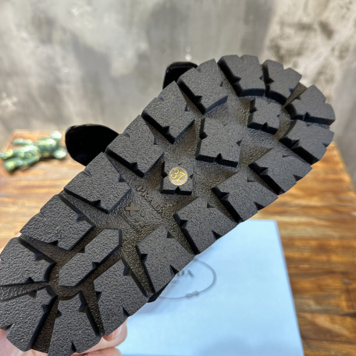 PRADA SLIDE