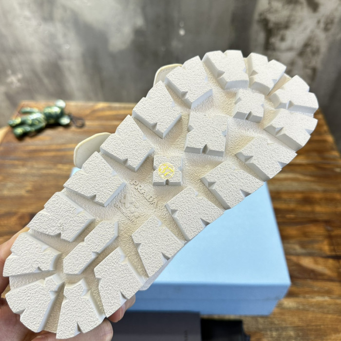 PRADA SLIDE