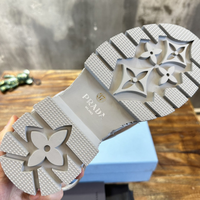 PRADA SLIDE