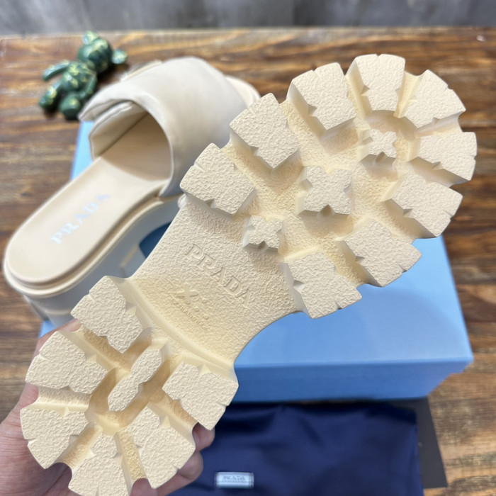 PRADA SLIDE