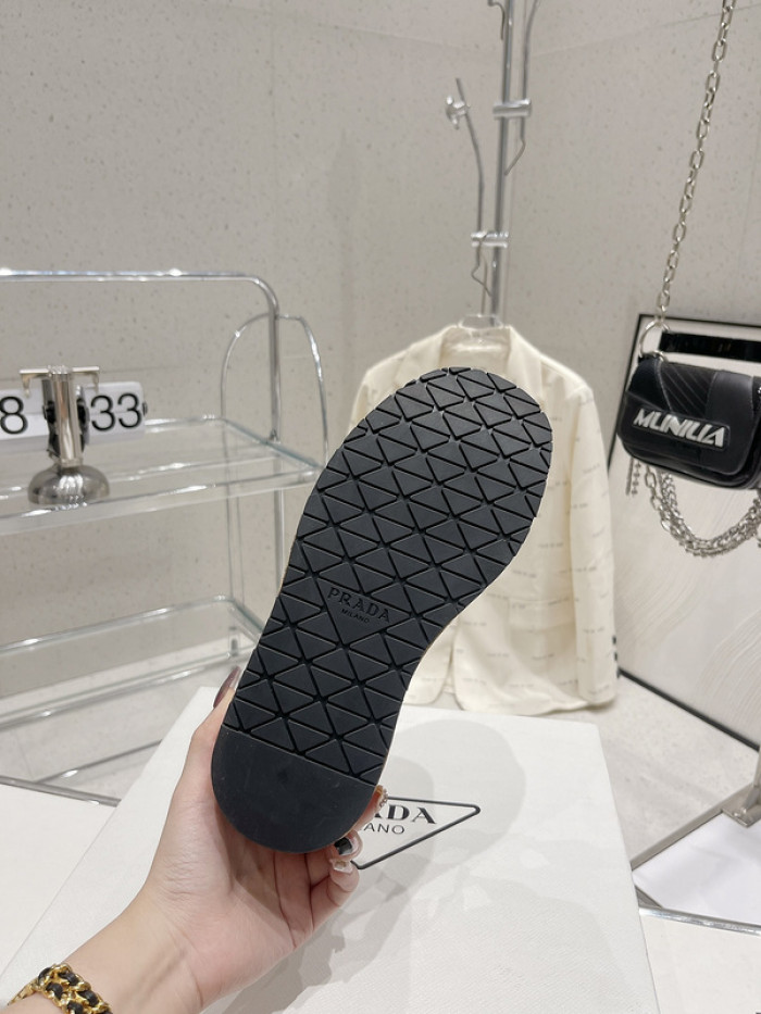 PRADA SLIDE