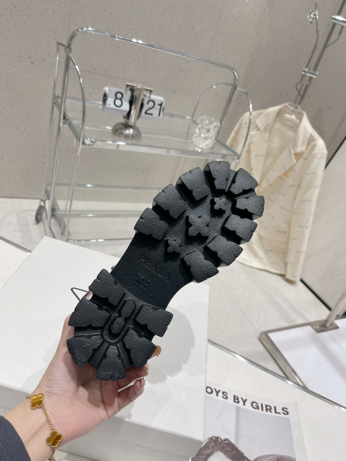 PRADA SLIDE
