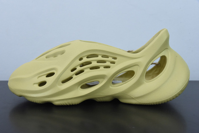 adidas Yeezy Foam RNNR Sulfur GV6775
