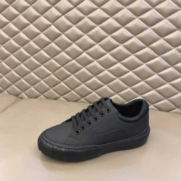 FENDI SNEAKERS