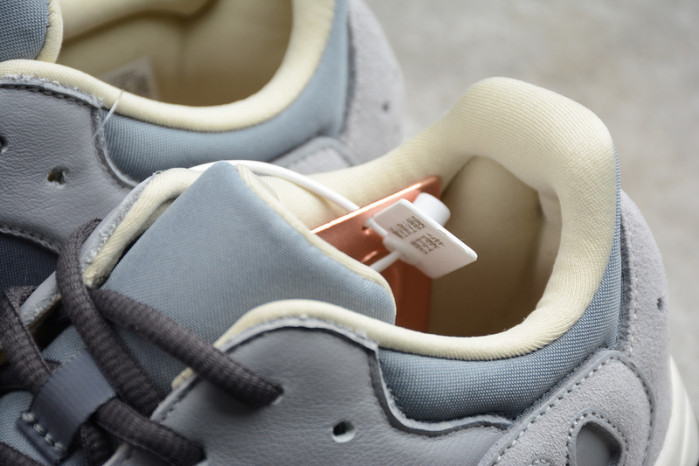 Adidas Yeezy Boost 700 Magnet FV9922