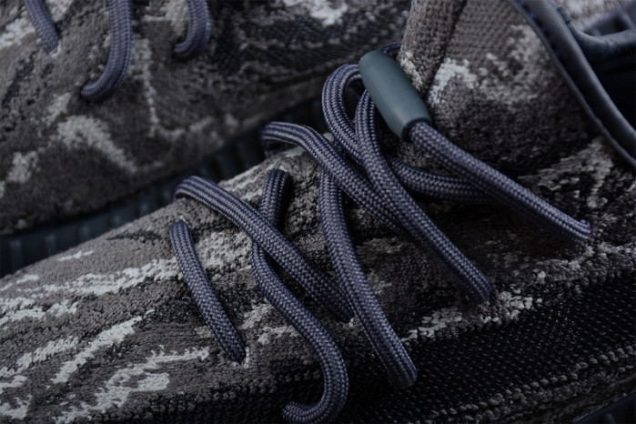 ADIDAS YEEZY BOOST 350 V2 ID4811