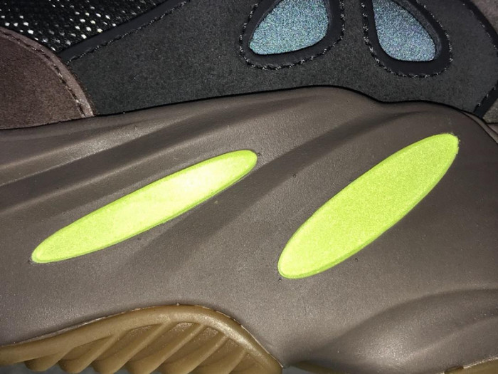 adidas Yeezy Boost 700 Mauve EE9614