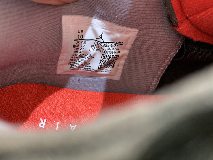 OFF-WHITE x Air Jordan 4 “Bred” CV9388-001