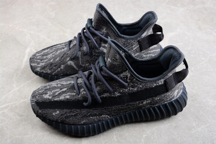 ADIDAS YEEZY BOOST 350 V2 ID4811