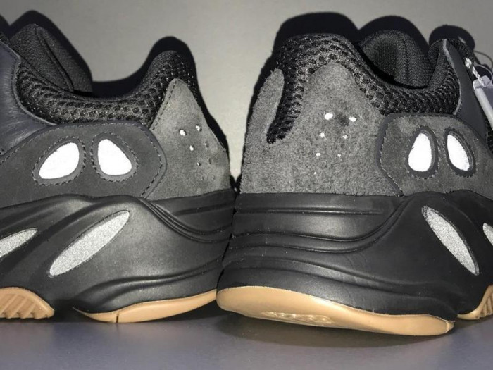 adidas Yeezy Boost 700 Utility Black FV5304