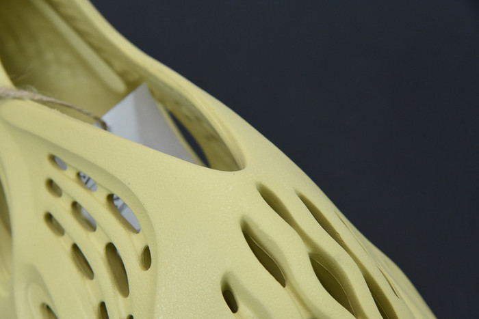 adidas Yeezy Foam RNNR Sulfur GV6775